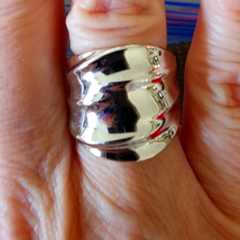 Lia sophia Swish Ring Size 7